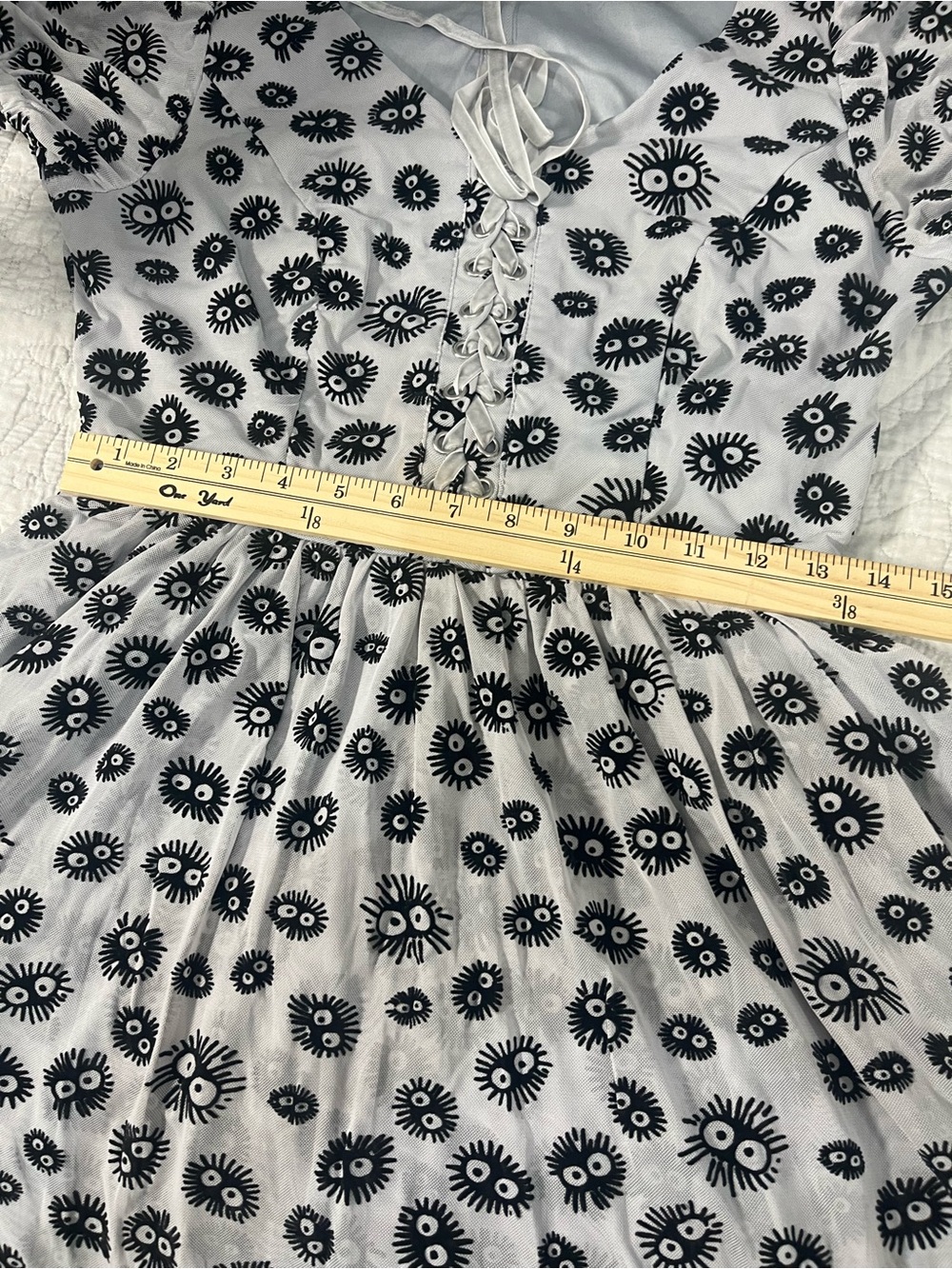Short Sleeve Tie-Front Mini Dress in Black & White Eye Print spiders - Picture 11 of 11